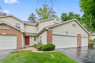 12107 Autumn Lakes Drive, Maryland Heights, MO 63043