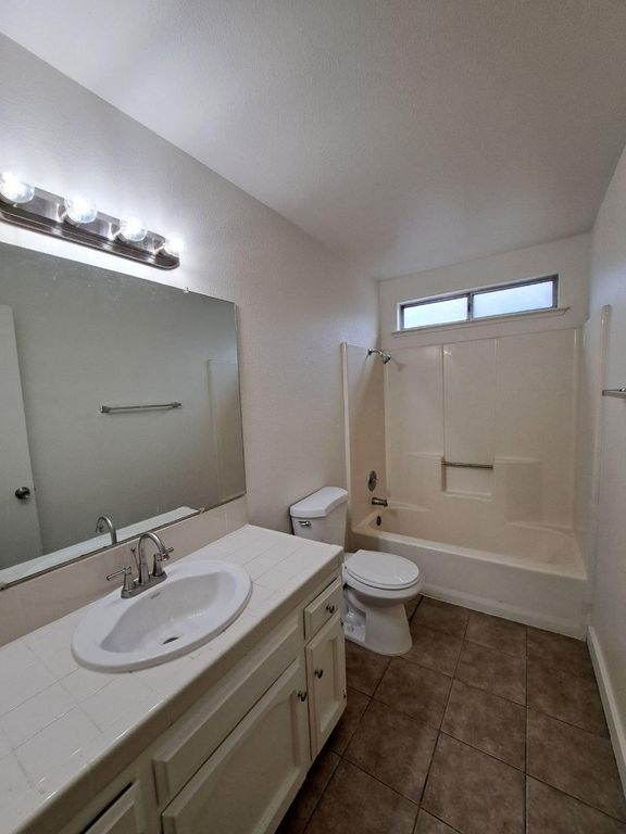 Image 16 of property listing at 3630 W Terrace Avenue, Fresno, CA 93722