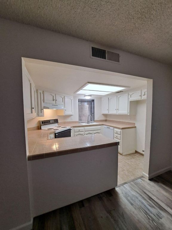 Image 7 of property listing at 3630 W Terrace Avenue, Fresno, CA 93722