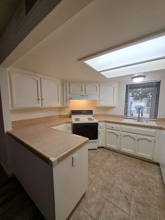 Image 8 of property listing at 3630 W Terrace Avenue, Fresno, CA 93722