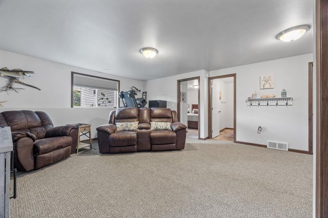 813 8th Avenue NE, Dilworth, MN 56529