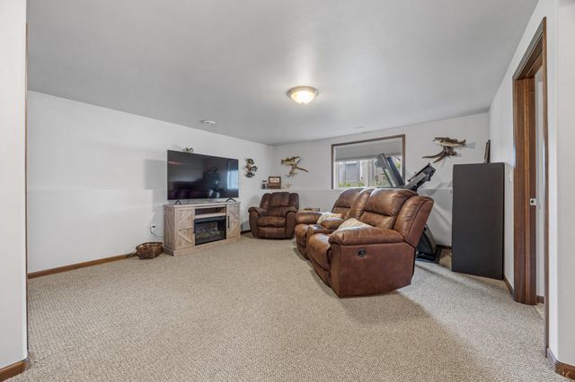 813 8th Avenue NE, Dilworth, MN 56529