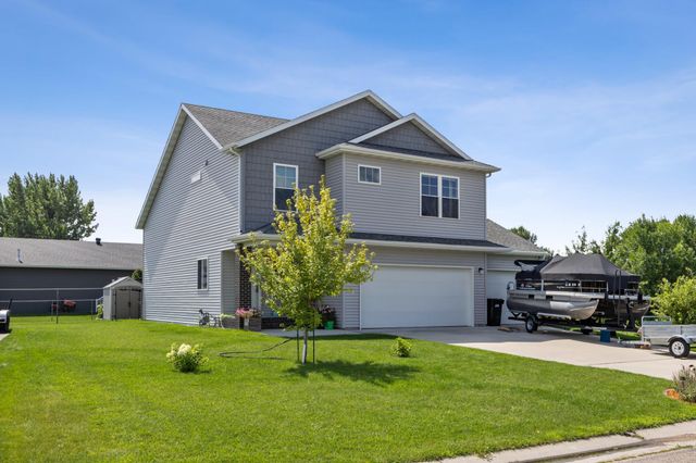 813 8th Avenue NE, Dilworth, MN 56529