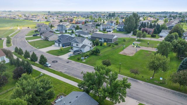 813 8th Avenue NE, Dilworth, MN 56529