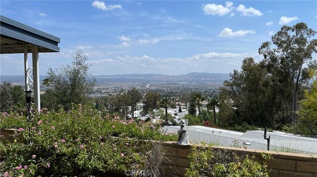 4040 Piedmont Drive 284, Highland, CA 92346