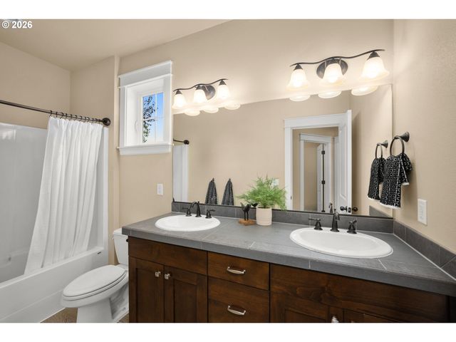 1411 Se 194TH Pl, Camas, WA 98607