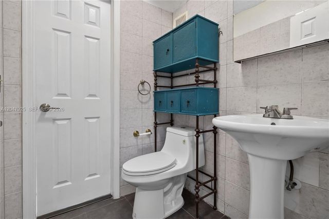 6070 W 18th Ave 209, Hialeah, FL 33012