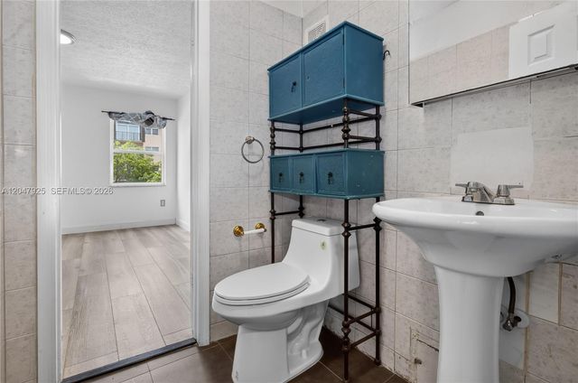 6070 W 18th Ave 209, Hialeah, FL 33012