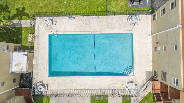 6070 W 18th Ave 209, Hialeah, FL 33012