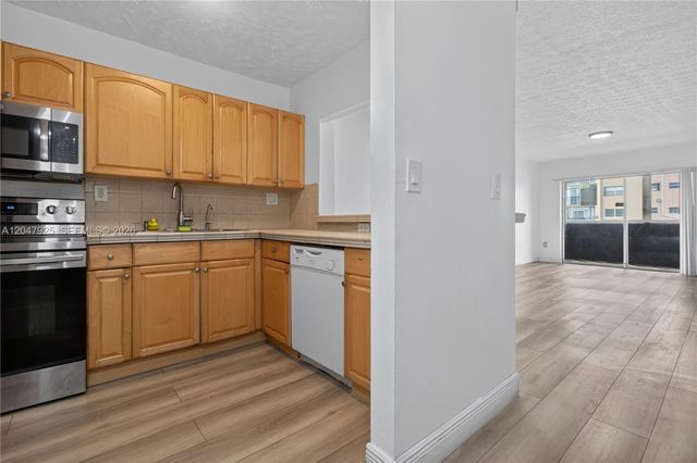 6070 W 18th Ave 209, Hialeah, FL 33012