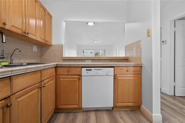 6070 W 18th Ave 209, Hialeah, FL 33012