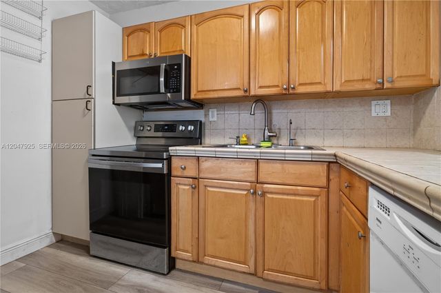6070 W 18th Ave 209, Hialeah, FL 33012