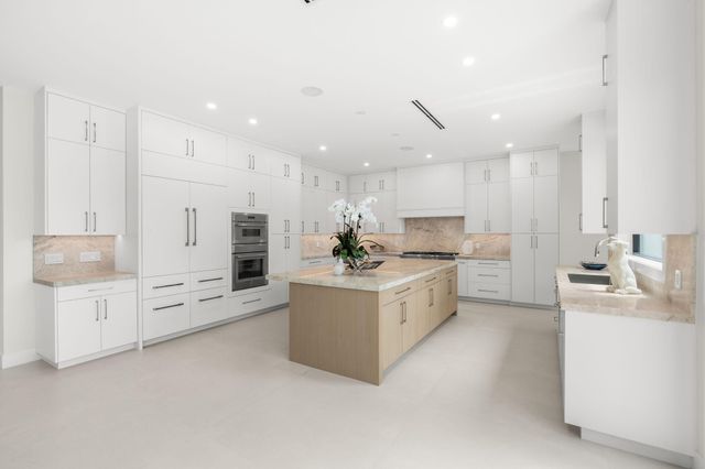2406 NE 13th Court, Fort Lauderdale, FL 33304