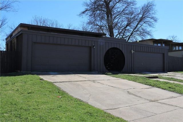 6319 Walraven Circle, Fort Worth, TX 76133