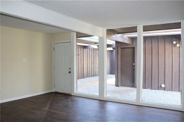6319 Walraven Circle, Fort Worth, TX 76133