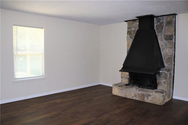 6319 Walraven Circle, Fort Worth, TX 76133
