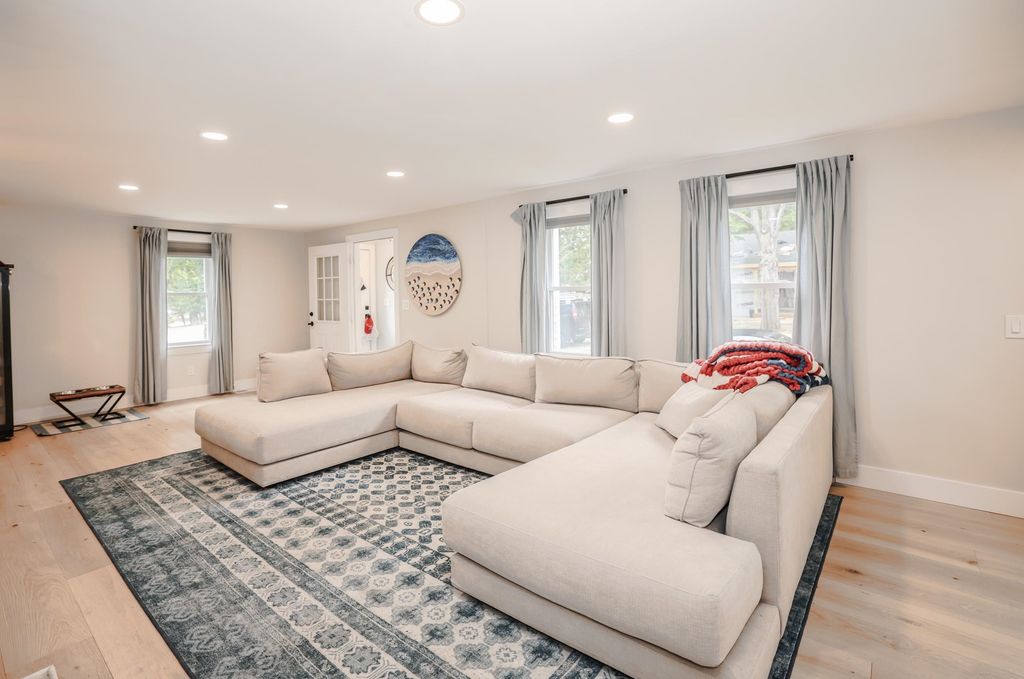 Image 12 of property listing at 12 Lamprey Terrace, Hampton, NH 03842