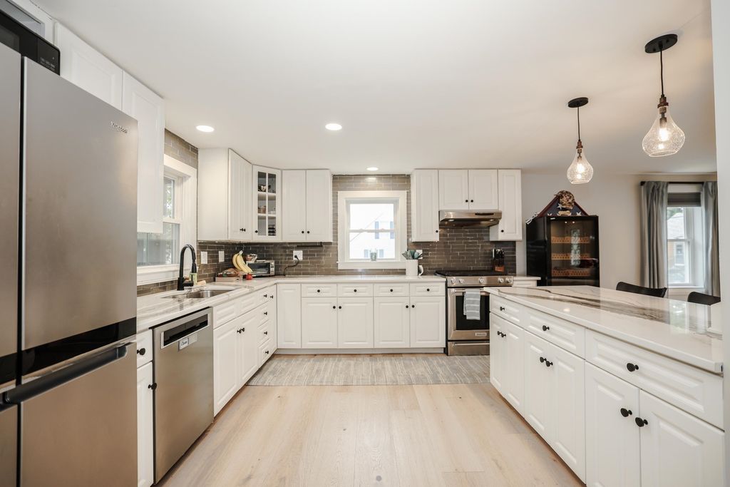 Image 5 of property listing at 12 Lamprey Terrace, Hampton, NH 03842