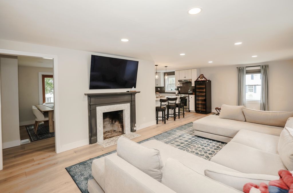 Image 8 of property listing at 12 Lamprey Terrace, Hampton, NH 03842