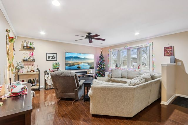 641 Winthrop Avenue, Glendale Heights, IL 60139