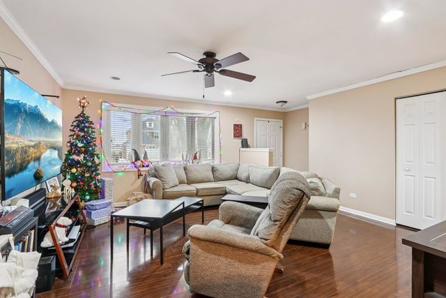 641 Winthrop Avenue, Glendale Heights, IL 60139