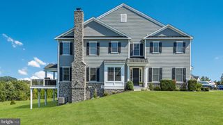 1 ELIZABETH LN, Doylestown, PA 18901