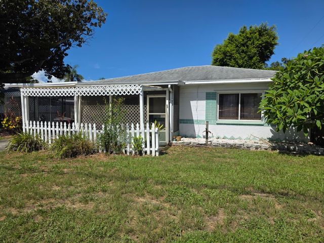 2015 58TH STREET S, Gulfport, FL 33707