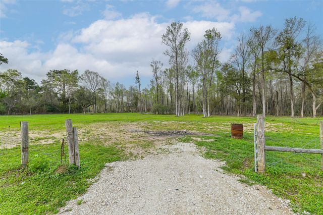 17700 Fregia Road, Hull, TX 77564