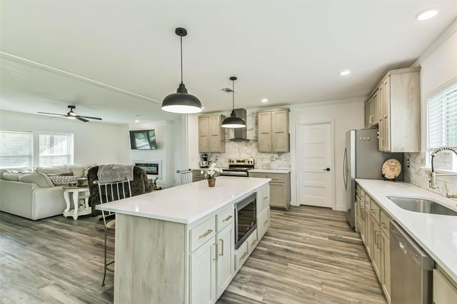 17700 Fregia Road, Hull, TX 77564