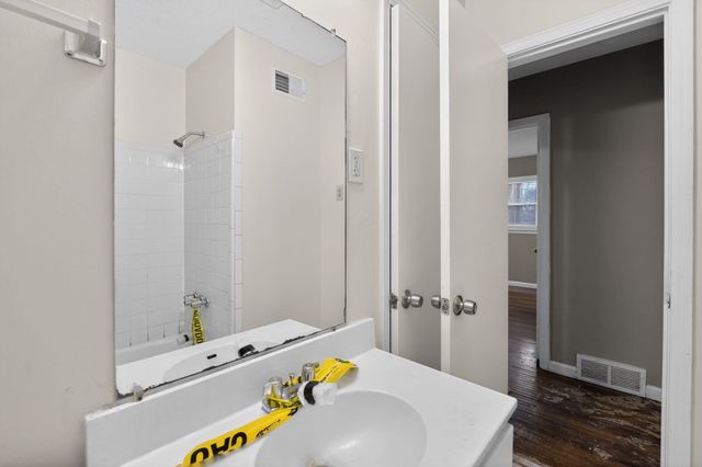 5070 QUINCE RD, Memphis, TN 38117