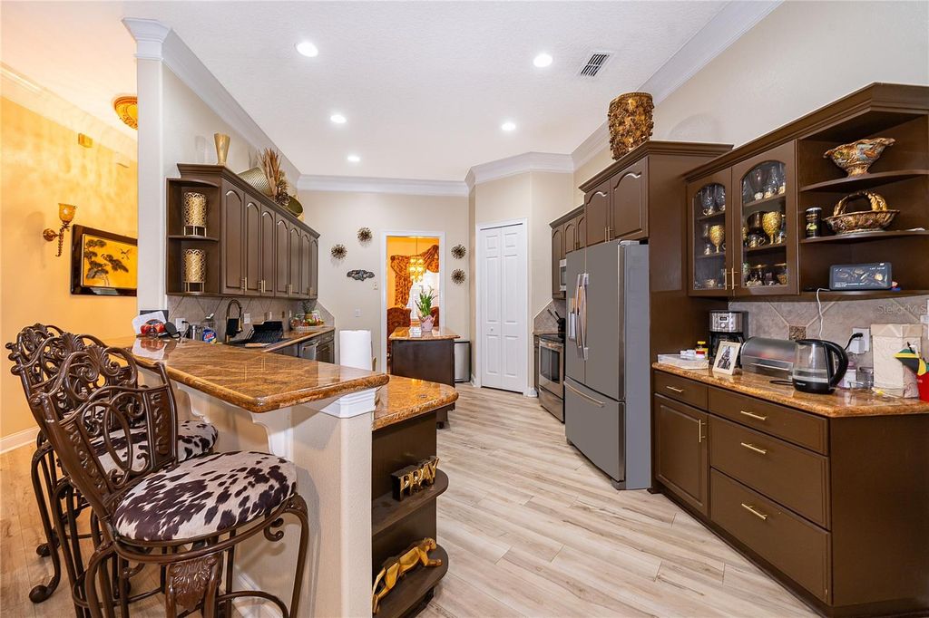 Image 11 of property listing at 5948 LAKEVILLE ROAD, Orlando, FL 32818
