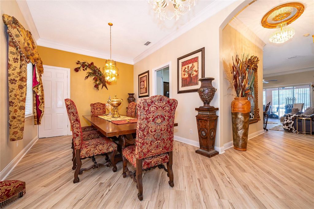 Image 8 of property listing at 5948 LAKEVILLE ROAD, Orlando, FL 32818
