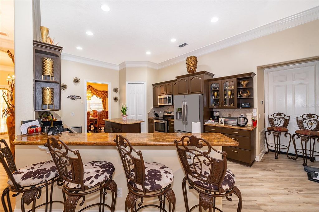 Image 10 of property listing at 5948 LAKEVILLE ROAD, Orlando, FL 32818