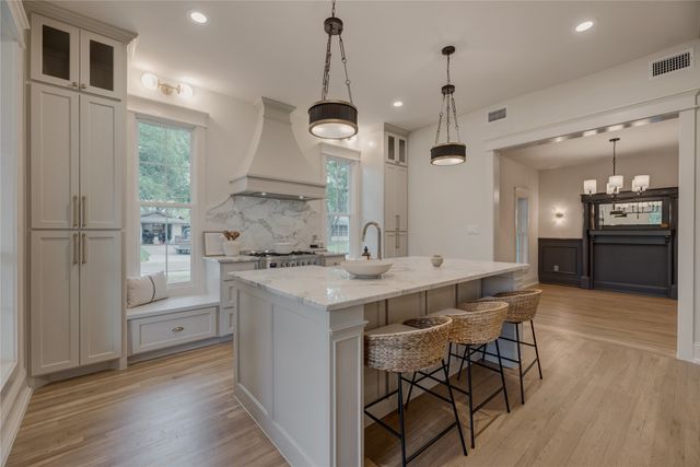 300 E Division Street, Pilot Point, TX 76258
