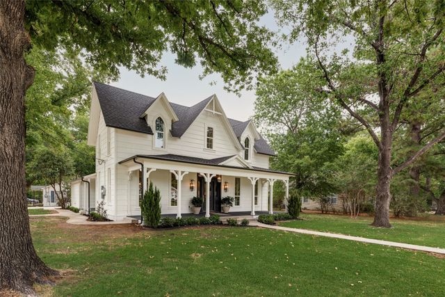 300 E Division Street, Pilot Point, TX 76258