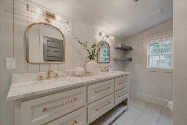300 E Division Street, Pilot Point, TX 76258