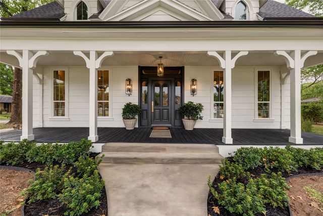 300 E Division Street, Pilot Point, TX 76258