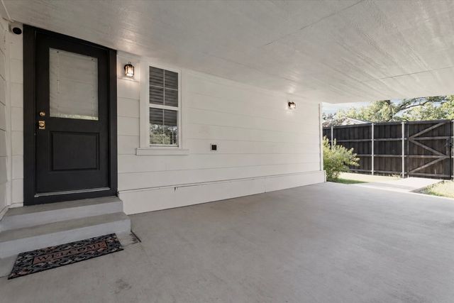 300 E Division Street, Pilot Point, TX 76258