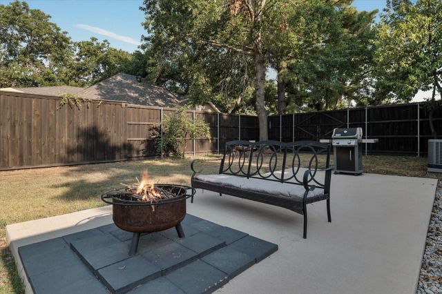 300 E Division Street, Pilot Point, TX 76258