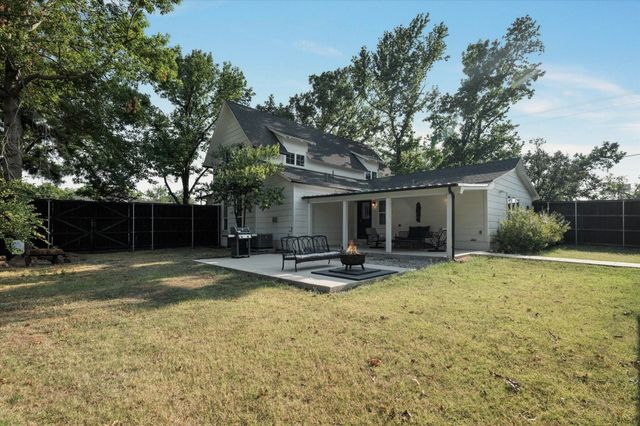 300 E Division Street, Pilot Point, TX 76258