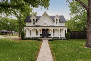 300 E Division Street, Pilot Point, TX 76258