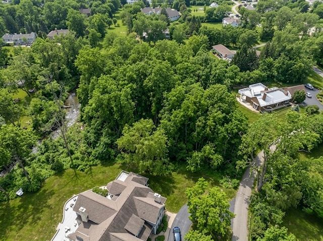 2058 Suffork Road, Northfield, IL 60093