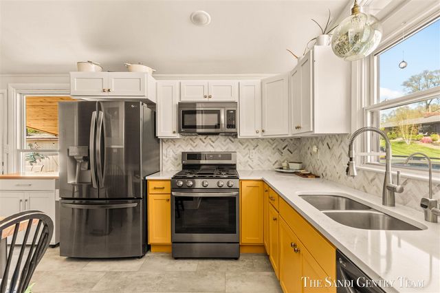 529 Arlington Avenue, Grand Haven, MI 49417