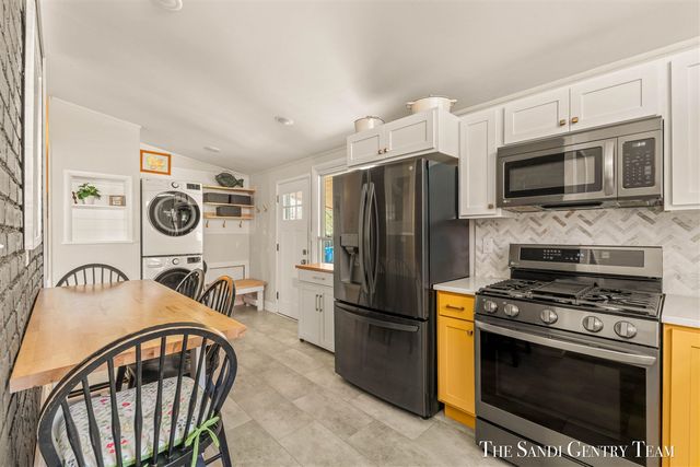 529 Arlington Avenue, Grand Haven, MI 49417