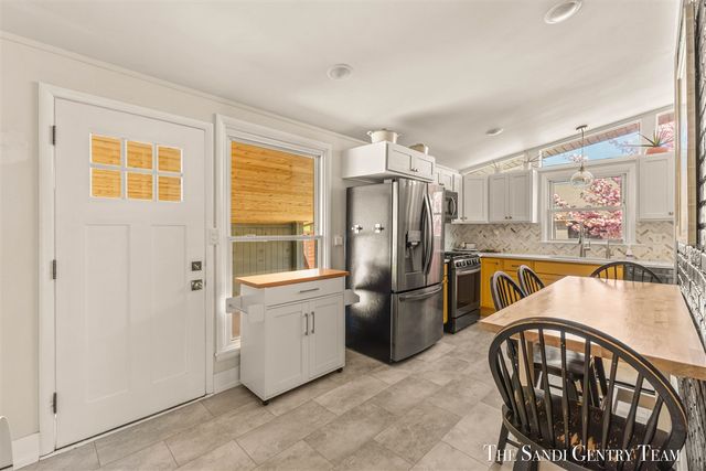 529 Arlington Avenue, Grand Haven, MI 49417