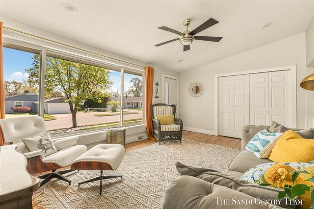 529 Arlington Avenue, Grand Haven, MI 49417
