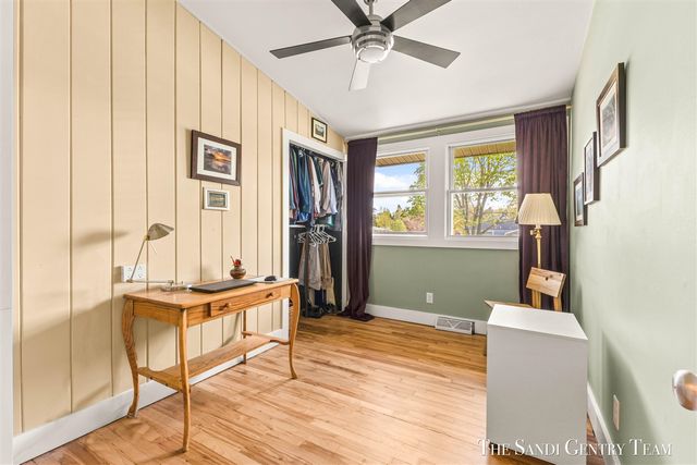 529 Arlington Avenue, Grand Haven, MI 49417