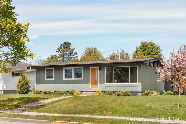 529 Arlington Avenue, Grand Haven, MI 49417