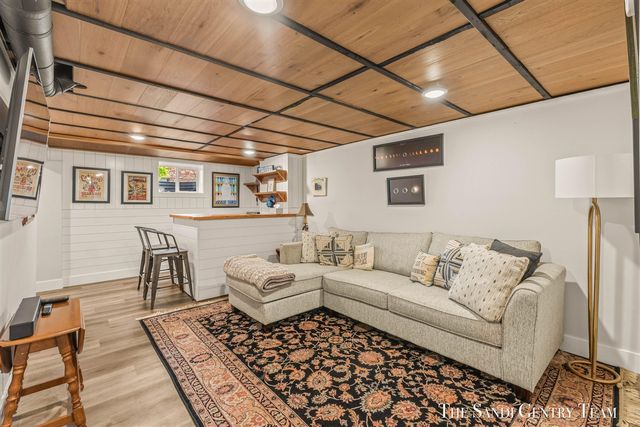 529 Arlington Avenue, Grand Haven, MI 49417