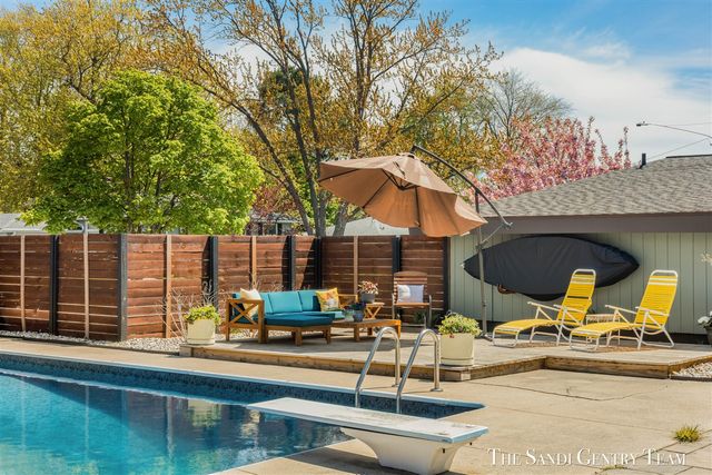 529 Arlington Avenue, Grand Haven, MI 49417
